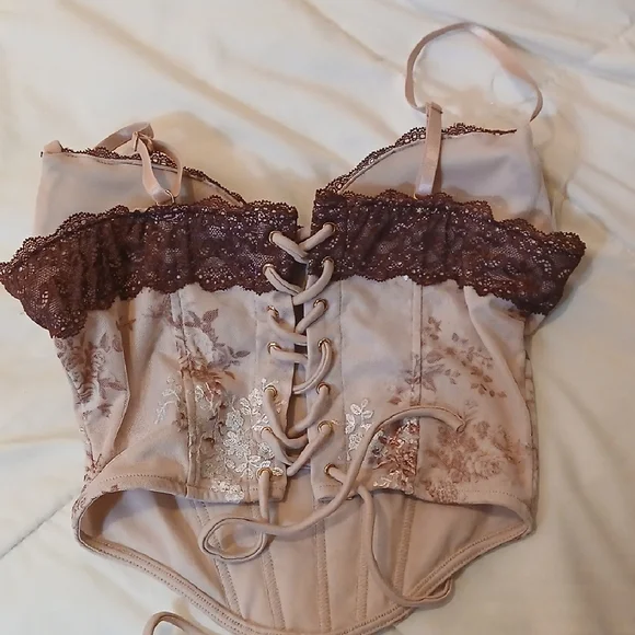 Windsor Lace Bustier in Pink NWOT - Picture 2 of 3